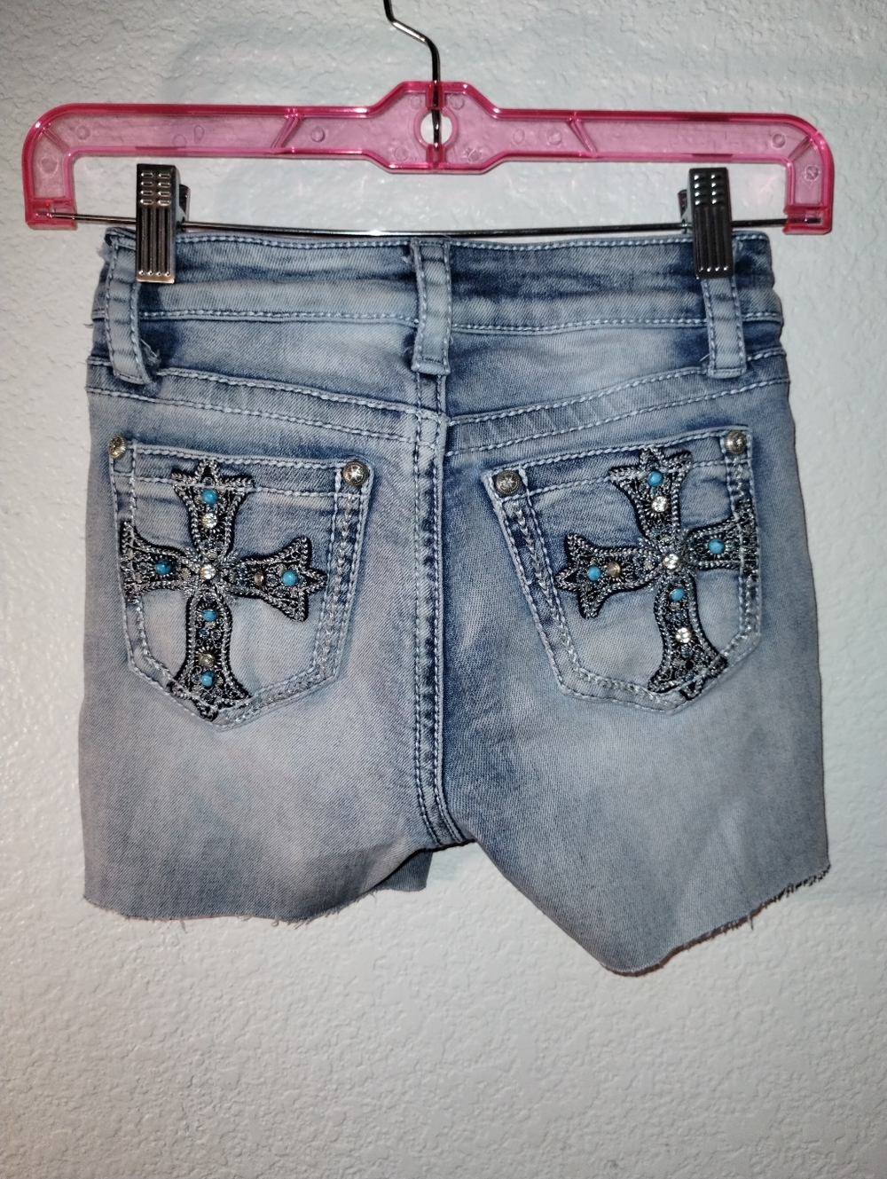 Rain and Rain Embellished Light Wash Denim Shorts  Turquoise Cross Pockets sz 0